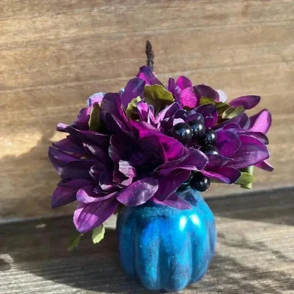NEW Fun little spooky faux floral arrangement in shades of blue, black & purples - Picture 13 of 15